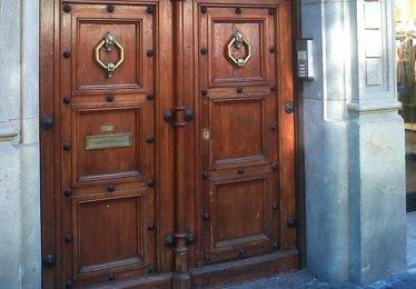 Puerta exterior de madera